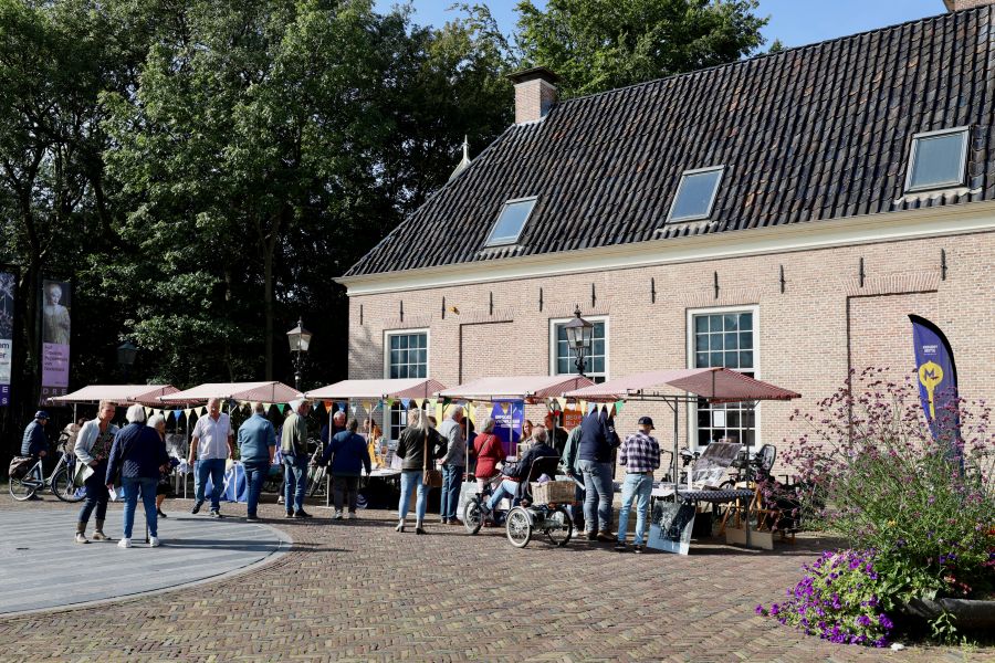 Informatiemarkt bij het Drents Museum